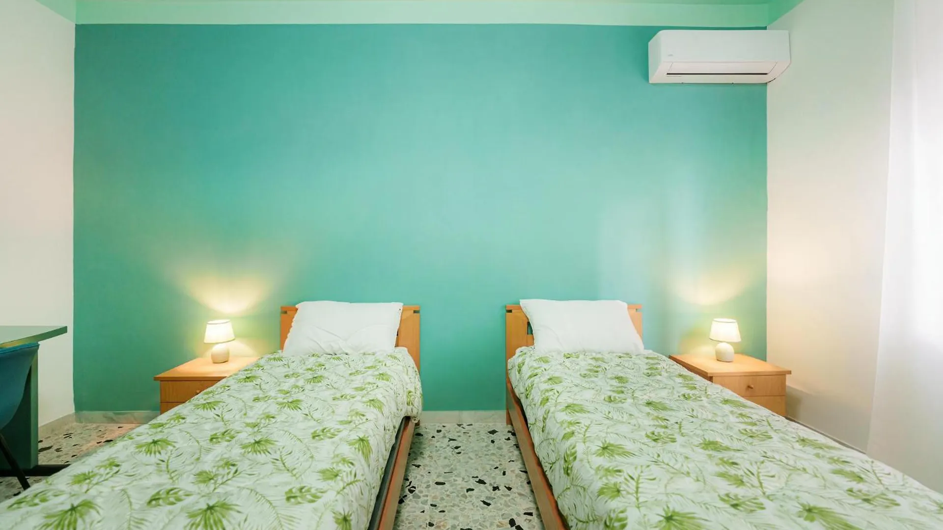Casa Spaziosa, A Pochi Passi Da Metro E Centro Neapel 0*,  Italien