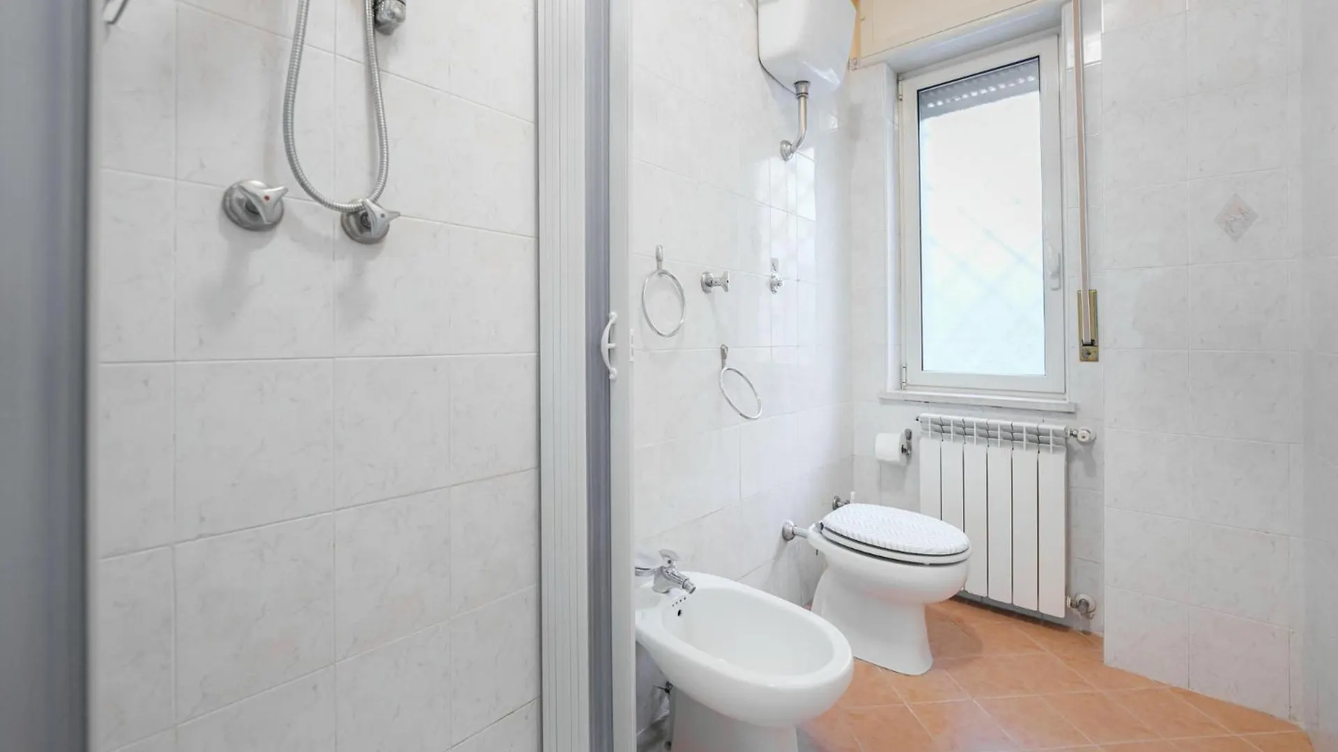 Casa Spaziosa, A Pochi Passi Da Metro E Centro Neapel