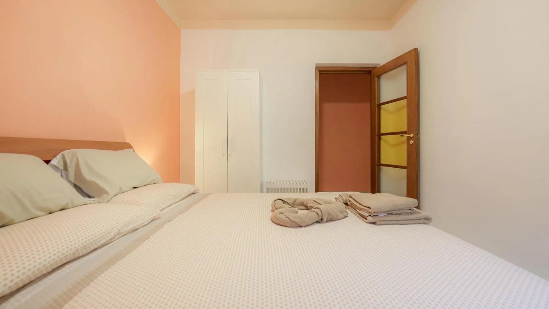 Casa Spaziosa, A Pochi Passi Da Metro E Centro Neapel