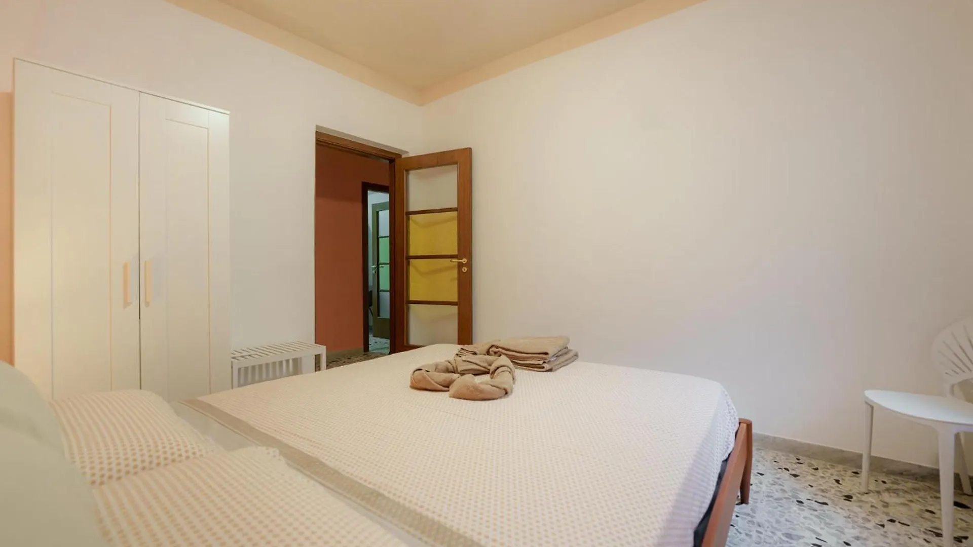 Casa Spaziosa, A Pochi Passi Da Metro E Centro Neapel 0*,  Italien
