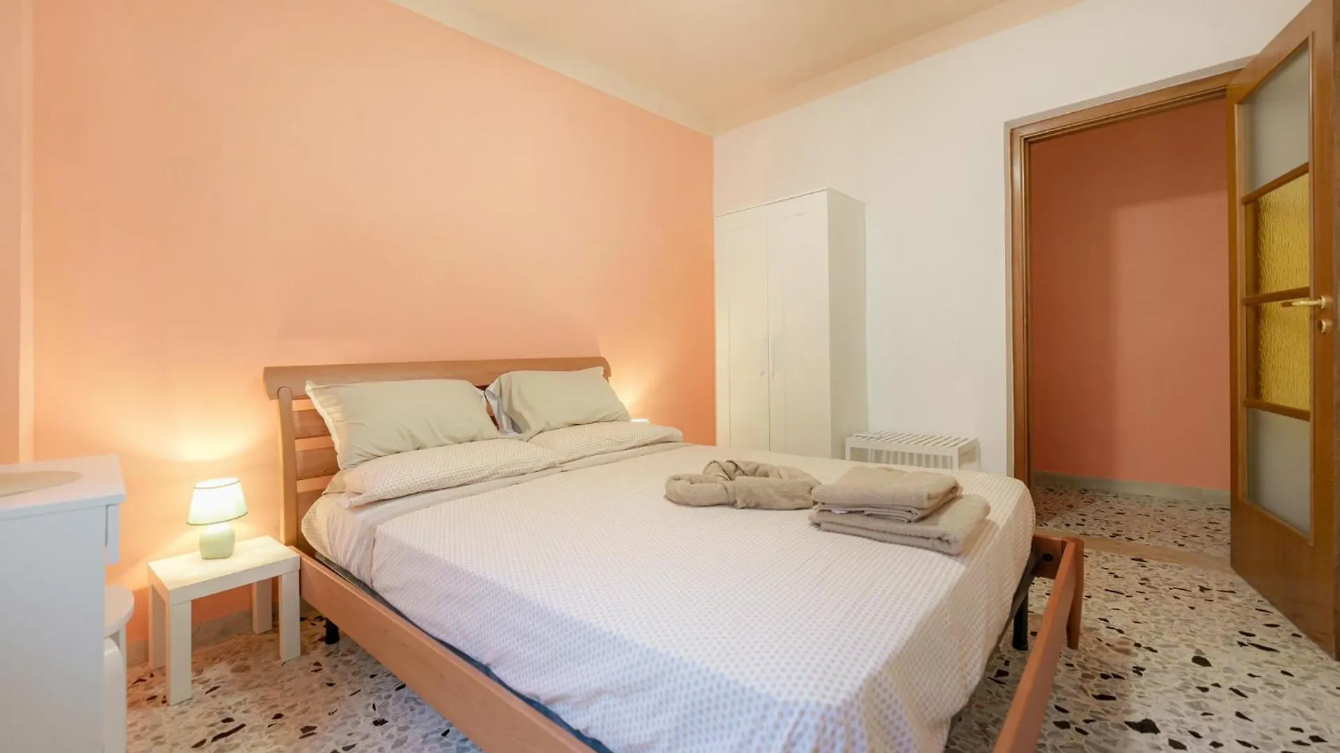 Casa Spaziosa, A Pochi Passi Da Metro E Centro Neapel